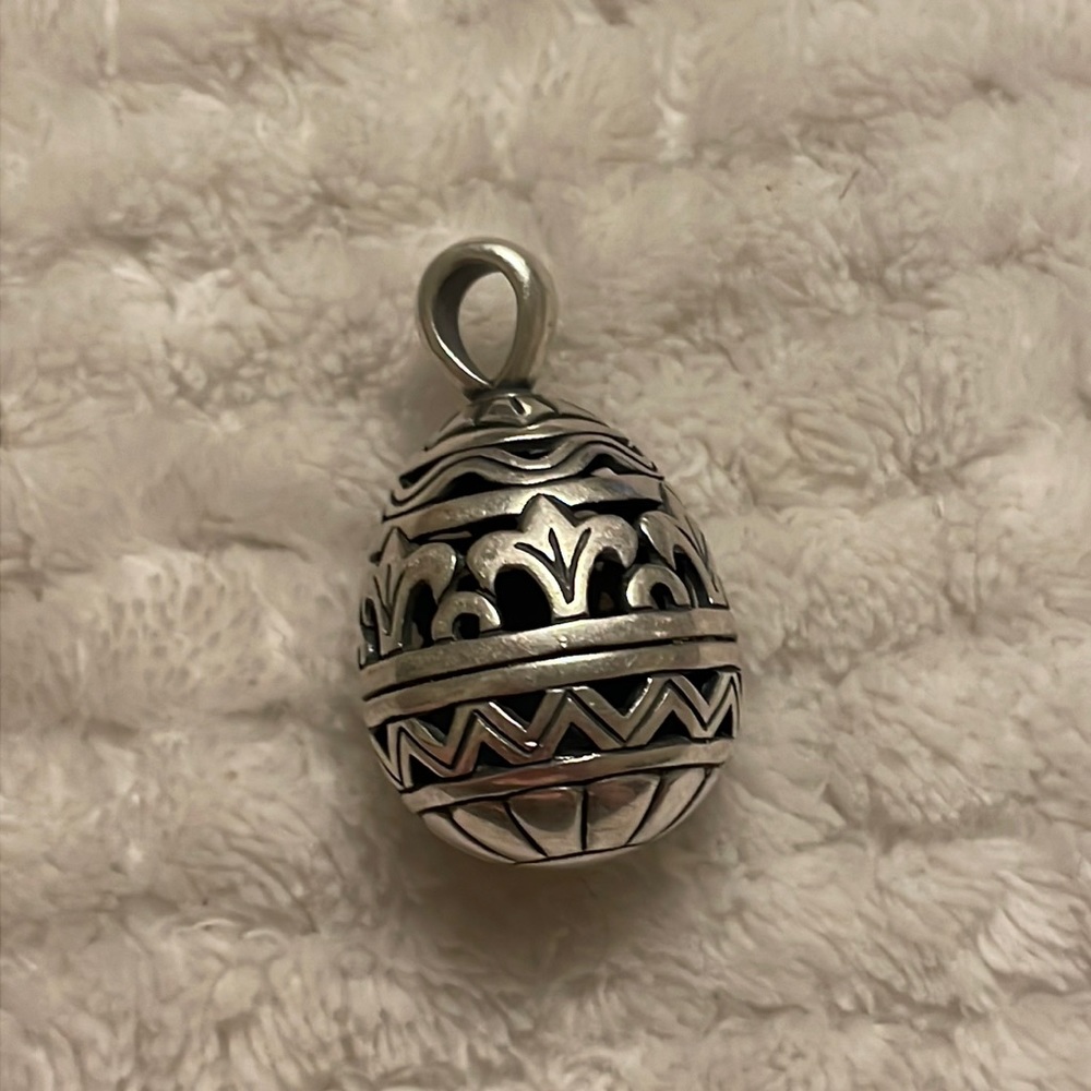1970’s James Avery .925 Sterling Silver Cut Out Egg Pendant